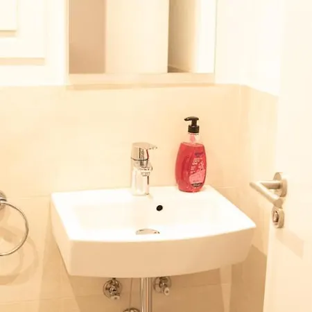 By Universitat Private Hostel *