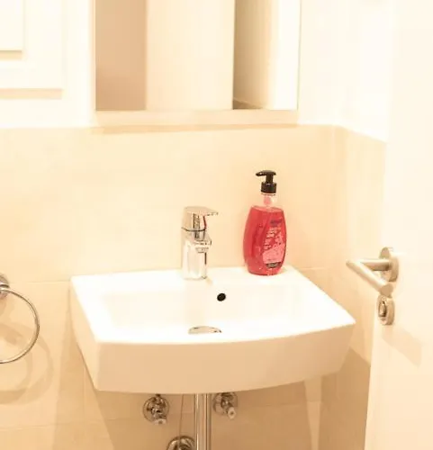 Universitat Private Condo *